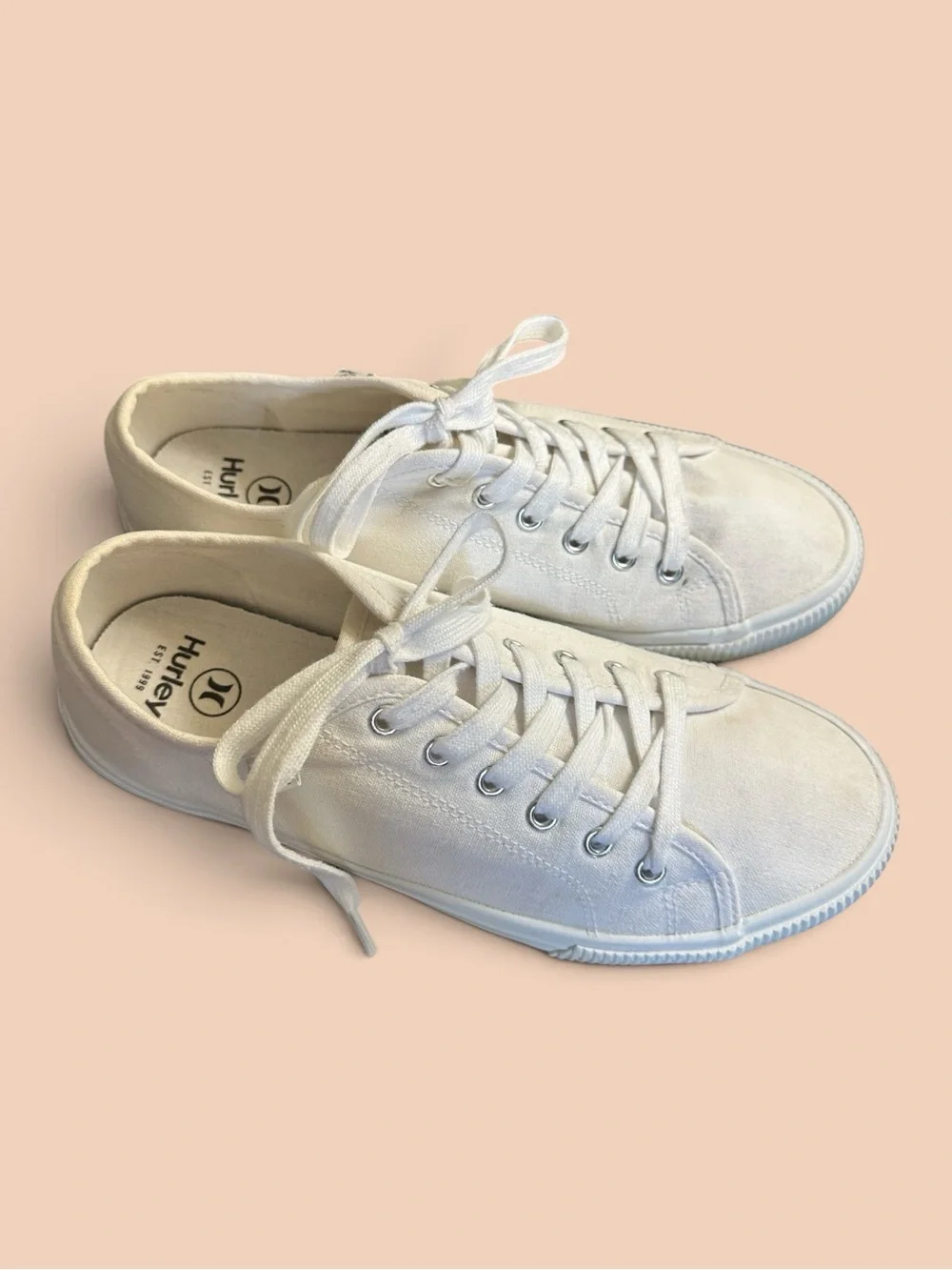 Hurley Women's Carrie Lace-Up White Low-Top Canvas Sneakers Women’s Size 9M